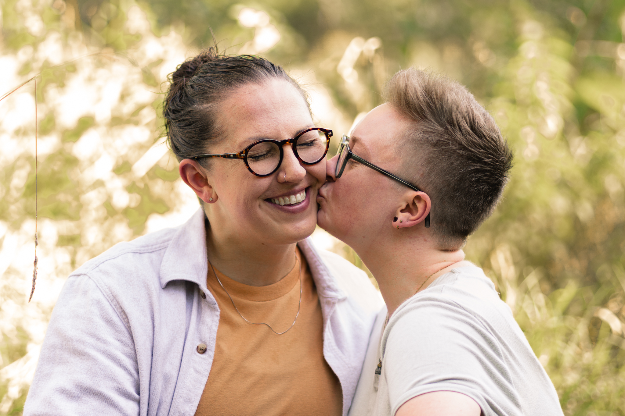 LGBTQ couple kissing Chicago Wedding Planners