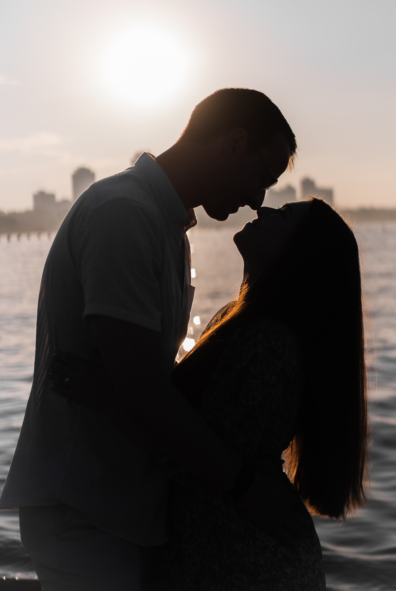 silhouette image of a couple with the chicago skyline
