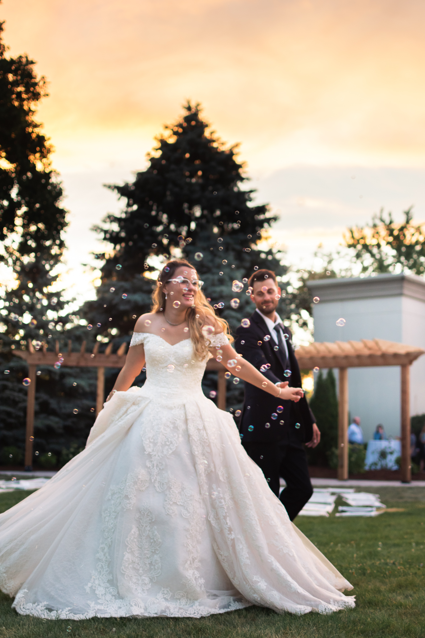bride and groom dancing in bubbles at outdoor wedding venues chicago